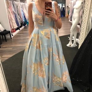 Prom Dress for Sale 💙